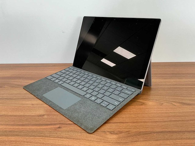 Microsoft - surface pro 7+ - laptop - afbeelding 1 van  9