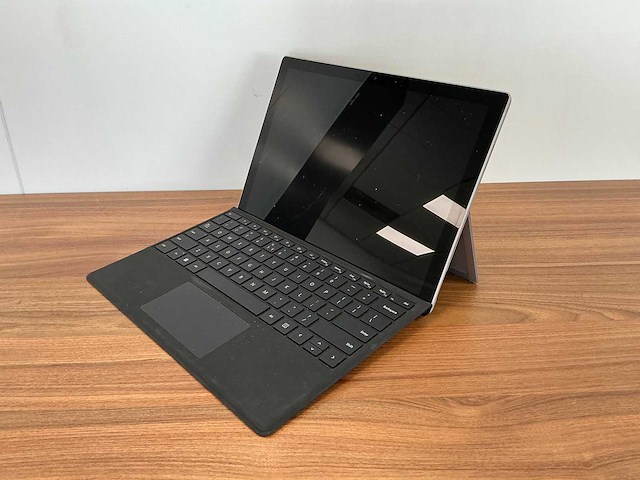 Microsoft - surface pro 7+ - laptop - afbeelding 1 van  9