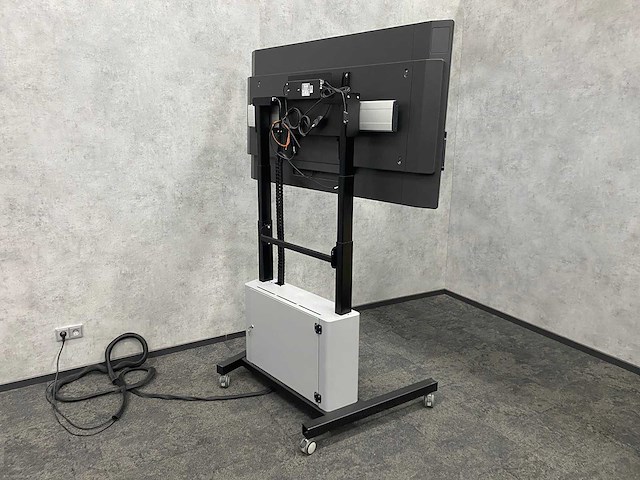 Microsoft 1597 - 55" surface hub met verrijdbare lift - afbeelding 7 van  24