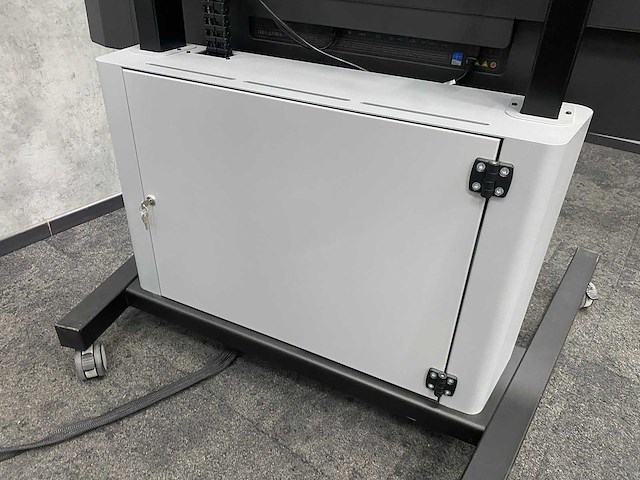 Microsoft 1597 - 55" surface hub met verrijdbare lift - afbeelding 14 van  24