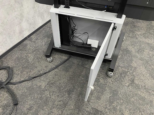 Microsoft 1597 - 55" surface hub met verrijdbare lift - afbeelding 16 van  24