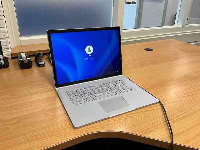 Microsoft laptop - afbeelding 1 van  6