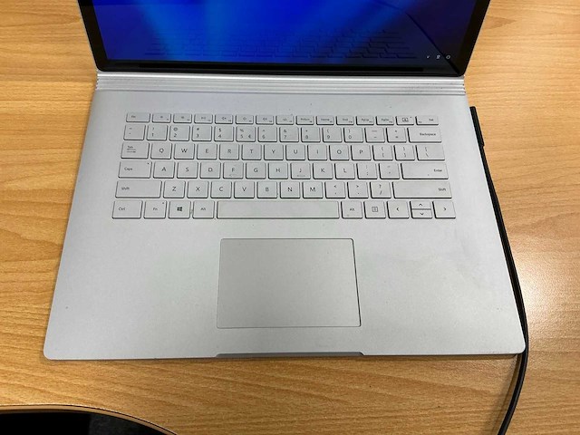 Microsoft laptop - afbeelding 2 van  6