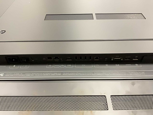 Microsoft surface hub (1638) 84”, core(tm) i7 4th gen, 8 gb ram, 128 gb ssd, nvidia quadro k2200 4 gb all-in-one desktop - afbeelding 5 van  6