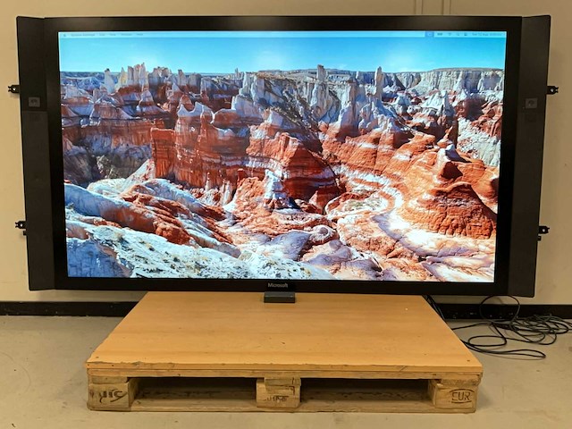 Microsoft surface hub (1638) 84”, core(tm) i7 4th gen, 8 gb ram, 128 gb ssd, nvidia quadro k2200 4 gb all-in-one desktop - afbeelding 1 van  6