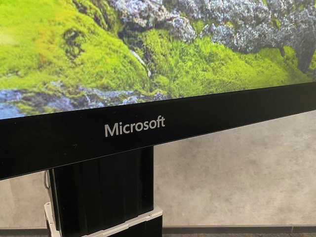 Microsoft surface hub 3 - 84" 4k uhd interactief whiteboard met lift - afbeelding 2 van  18