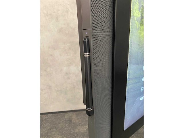 Microsoft surface hub 3 - 84" 4k uhd interactief whiteboard met lift - afbeelding 11 van  18