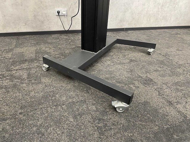 Microsoft surface hub 3 - 84" 4k uhd interactief whiteboard met lift - afbeelding 5 van  18