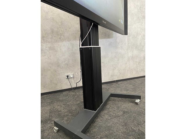 Microsoft surface hub 3 - 84" 4k uhd interactief whiteboard met lift - afbeelding 6 van  18