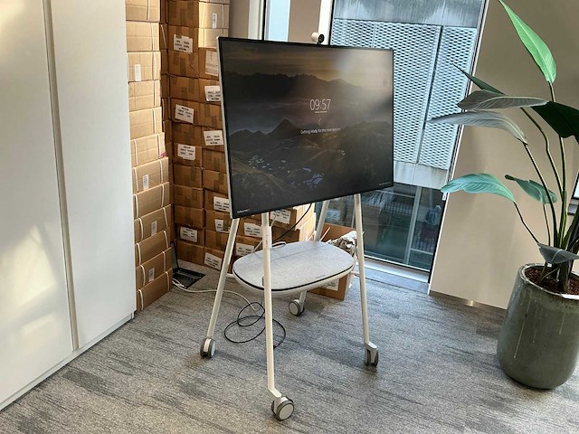 Microsoft surface hub - afbeelding 1 van  12