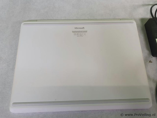 Microsoft surface laptop 602 | model 2013 - afbeelding 3 van  4
