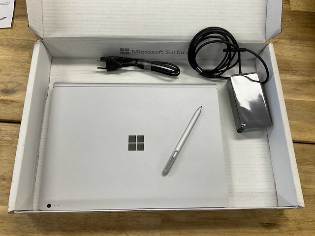 Microsoft surface laptop - afbeelding 1 van  7