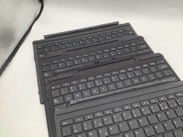 Microsoft surface toetsenbord (4x) - afbeelding 3 van  4