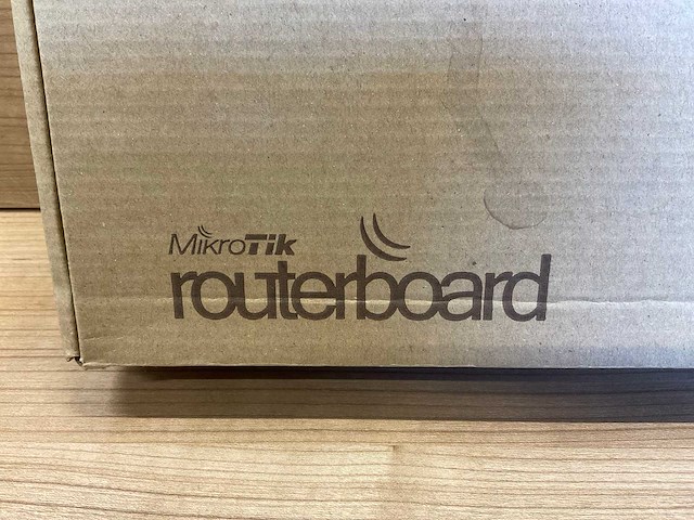 Microtik omnitik routerboard 5 poe - afbeelding 3 van  4