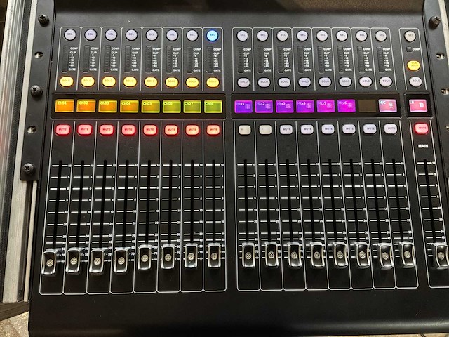 Midas m32r digitale mengtafel - afbeelding 8 van  11