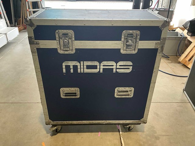 Midas pro 2c digitale mengtafel met flightcase met dl251 stagebox - afbeelding 4 van  11