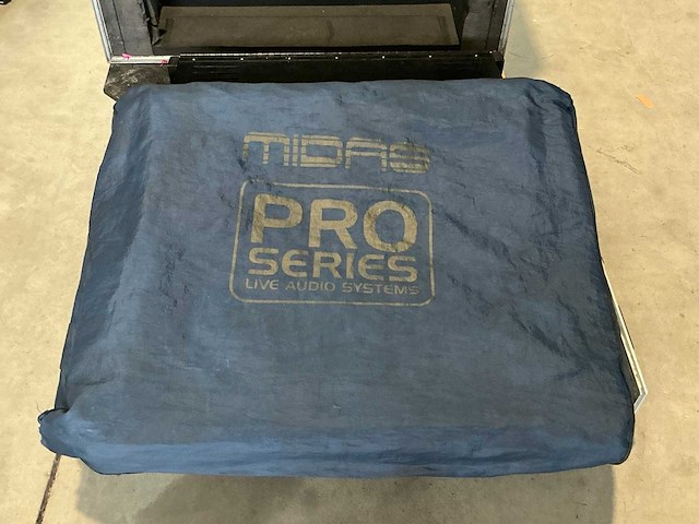 Midas pro 2c digitale mengtafel met flightcase met dl251 stagebox - afbeelding 8 van  11