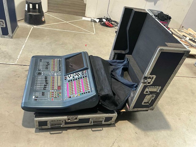 Midas pro 2c digitale mengtafel met flightcase met dl251 stagebox - afbeelding 5 van  11