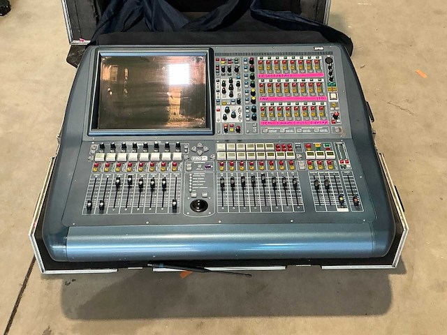 Midas pro 2c digitale mengtafel met flightcase met dl251 stagebox - afbeelding 1 van  11