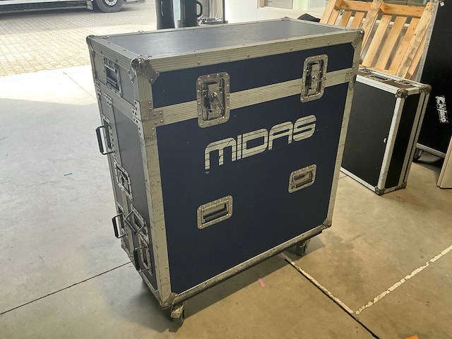 Midas pro 2c digitale mengtafel met flightcase met dl251 stagebox - afbeelding 6 van  11