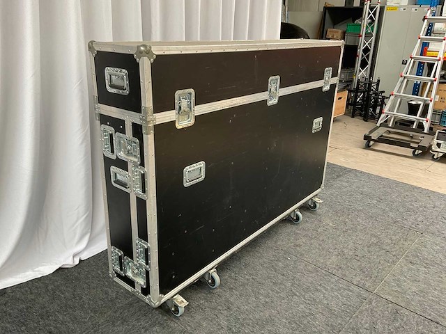 Midas xl 250 40/18 analoge mengtafel - afbeelding 2 van  10