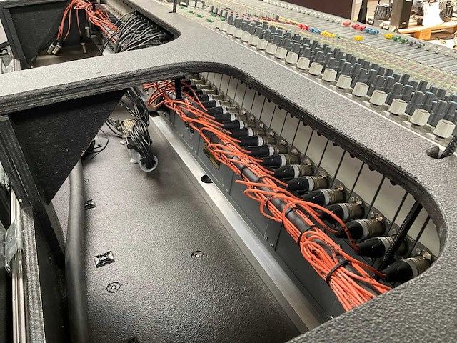 Midas xl 250 40/18 analoge mengtafel - afbeelding 5 van  10