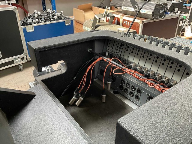 Midas xl 250 40/18 analoge mengtafel - afbeelding 7 van  10