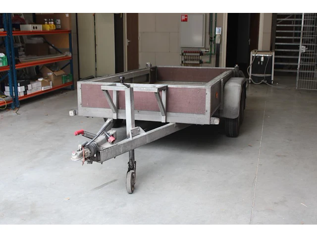 Midddenas aanhanger anssems met kenteken wd-pz-72. datum eerste toelating . maximale massa 2000 kg onderdeel van combinatiekavel combinatiekavel van mobiele schaarlift genie en aanhanger anssems met oprijplaten. kavels m012 en m013 - afbeelding 1 van  6