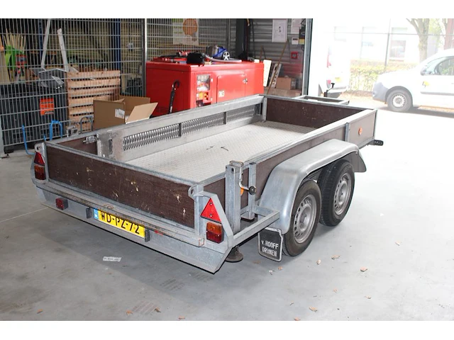 Midddenas aanhanger anssems met kenteken wd-pz-72. datum eerste toelating . maximale massa 2000 kg onderdeel van combinatiekavel combinatiekavel van mobiele schaarlift genie en aanhanger anssems met oprijplaten. kavels m012 en m013 - afbeelding 3 van  6
