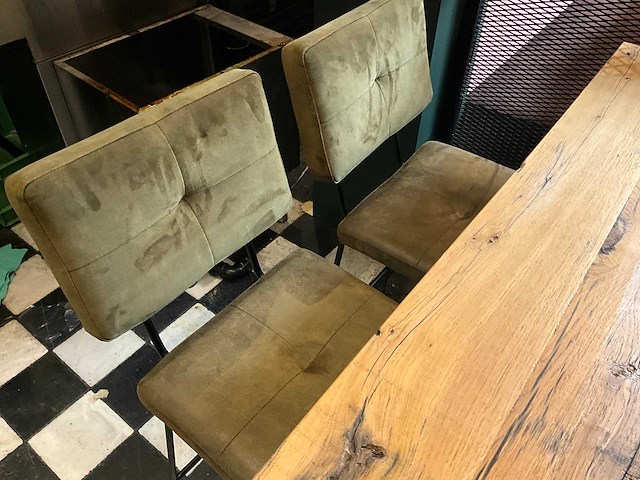 Middelhoge bartafel met 4 barkrukken - afbeelding 4 van  7