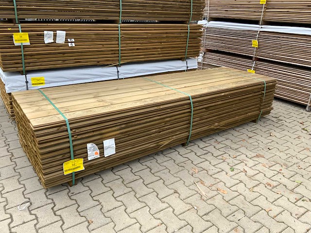 Midden europees grenen - overhangend rabatdeel 3000x145x18mm (168x) - afbeelding 1 van  5