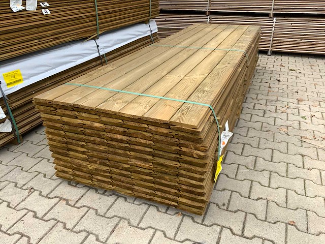 Midden europees grenen - overhangend rabatdeel 3000x145x18mm (168x) - afbeelding 2 van  4