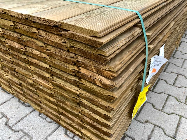 Midden europees grenen - overhangend rabatdeel 3000x145x18mm (168x) - afbeelding 3 van  4