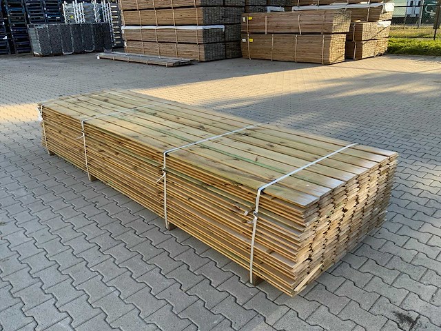 Midden europees grenen - overhangend rabatdeel 3000x145x18mm (69x) - afbeelding 2 van  6