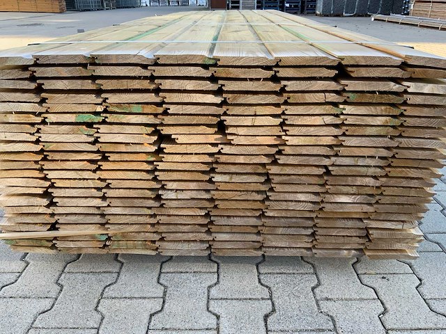 Midden europees grenen - overhangend rabatdeel 3600x145x18mm (168x) - afbeelding 2 van  4