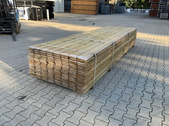 Midden europees grenen - overhangend rabatdeel 4500x145x18mm (168x) - afbeelding 4 van  7