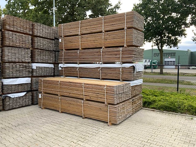 Midden europees grenen - overhangend rabatdeel 4500x145x18mm (168x) - afbeelding 7 van  7