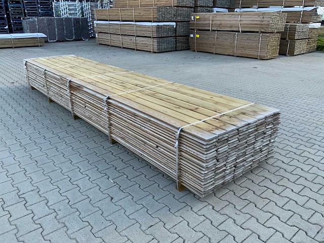 Midden europees grenen - overhangend rabatdeel 5000x145x18mm (168x) - afbeelding 1 van  7