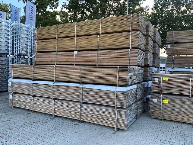 Midden europees grenen - overhangend rabatdeel 5000x145x18mm (168x) - afbeelding 5 van  5