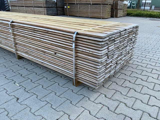 Midden europees grenen - overhangend rabatdeel 5000x145x18mm (168x) - afbeelding 3 van  5
