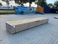 Midden europees grenen - overhangend rabatdeel 5000x145x18mm (168x) - afbeelding 1 van  7