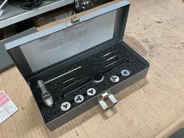 Midland supply screw threading set - afbeelding 1 van  4