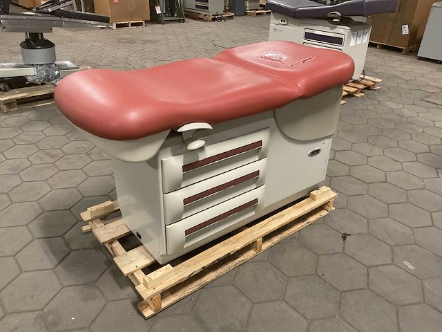 Midmark 604-004 examination table - afbeelding 1 van  7