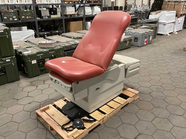 Midmark 623-010 examination table - afbeelding 1 van  7