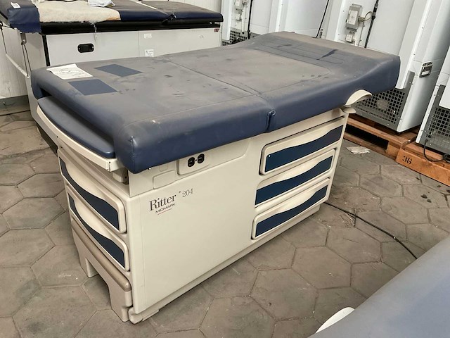 Midmark ritter 204 examination table - afbeelding 1 van  7