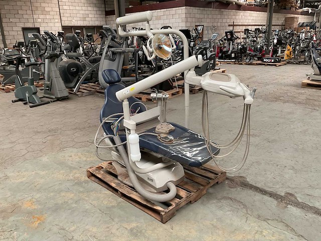 Midmark tandartsstoel - afbeelding 1 van  6