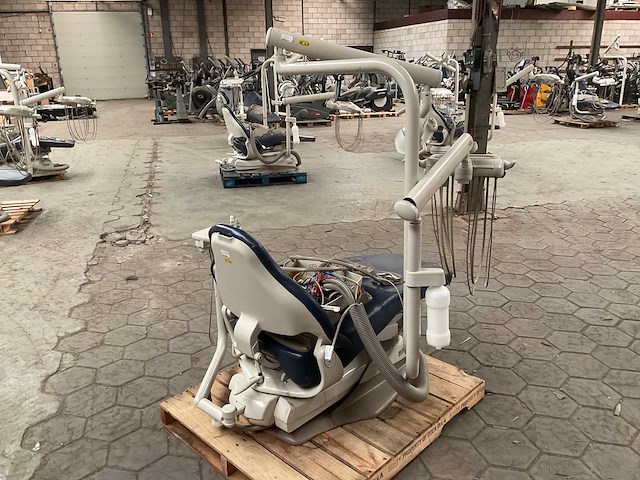 Midmark tandartsstoel - afbeelding 2 van  7