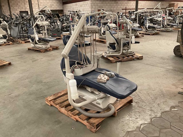 Midmark tandartsstoel - afbeelding 1 van  7