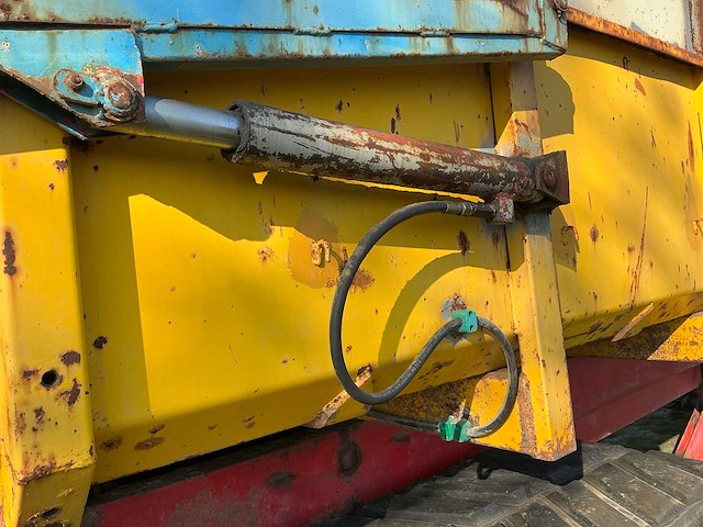 Miedema hst2a kipper op rupsen - afbeelding 13 van  25