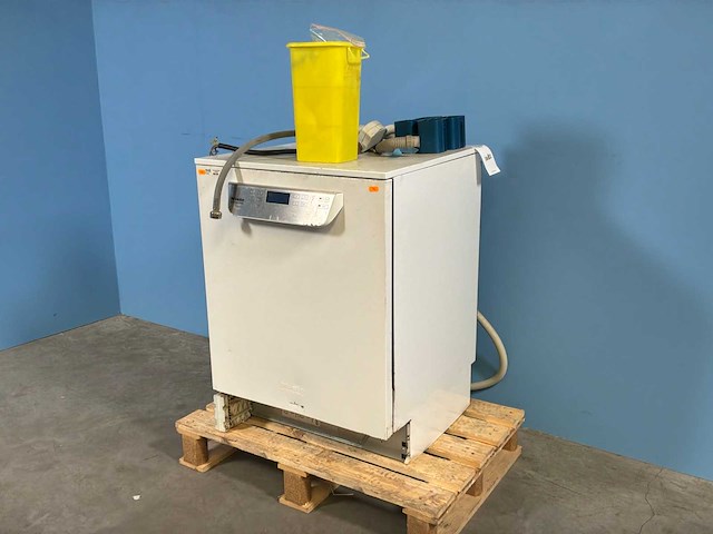 Miele - various medical equipment - 2014 - afbeelding 1 van  6